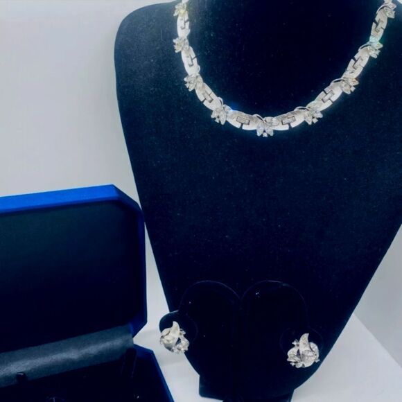 VTG. RARE CROWN TRIFARI CLEAR RHINESTONE DEMI FLOWERS NECKLACE & EARRINGS - Picture 2 of 5